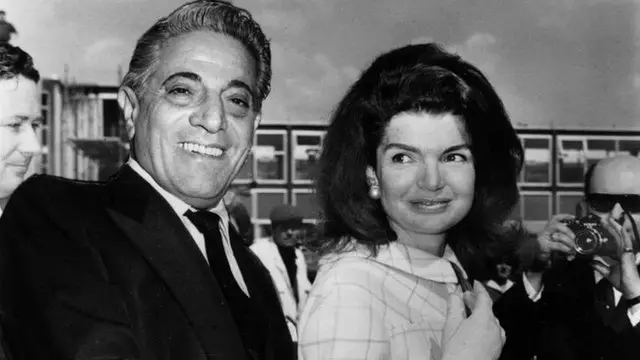 杰奎琳嫁给希腊船王、亿万富翁亚里斯多德·奥那西斯