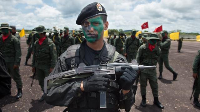 Soldados venezolanos en maniobras cerca de la frontera con Guyana.