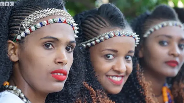 Dubartoota fuulli isaanii mul'atu kan Irrecha irratti argaman