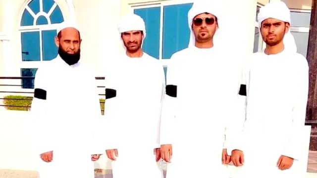 دبئی میں مسلمان کالی پٹی کے ساتھ