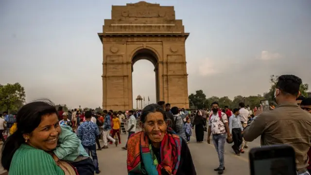 दिल्ली में कोरोना के कारण बंदी