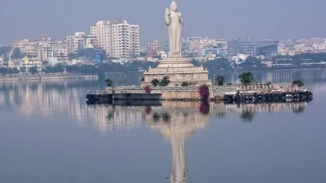 হায়দ্রাবাদের হোসেইন সাগর লেক।