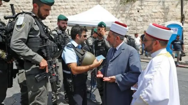 شددت الاجراءات الأمنية منذ مقتل شرطيين اسرائيليين