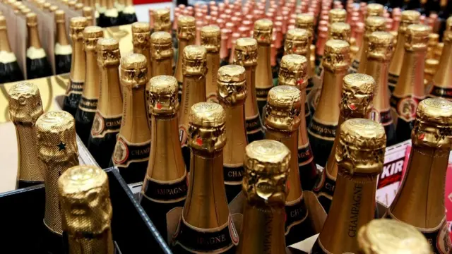 'மூடப்பட்ட டாஸ்மாக் கடைகளை திறக்க தமிழக அரசுக்கு உச்சநீதிமன்றம் அனுமதி'