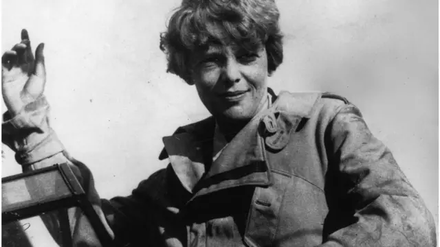 世界一周目指した女性飛行士は旧日本軍の捕虜に？ 米公文書館で写真 - BBCニュース