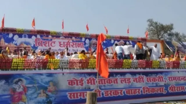 ਧਰਮ ਸਭਾ ਦਾ ਆਯੋਜਨ ਵੀਐੱਚਪੀ ਵੱਲੋਂ ਕੀਤਾ ਗਿਆ ਸੀ ਪਰ ਇਸ ਵਿੱਚ ਸੰਘ ਪਰਿਵਾਰ ਦਾ ਪੂਰਾ ਸਹਿਯੋਗ ਸੀ