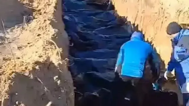 Awọn oku ti wọn sin papọ ni Ukraine