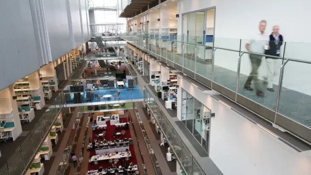 Interior del edificio Francis Crick