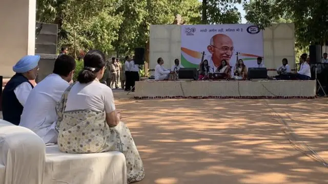 సీడబ్ల్యూసీ సమావేశంలో సోనియా గాంధీ, రాహుల్ గాంధీ, మన్మోహన్ సింగ్