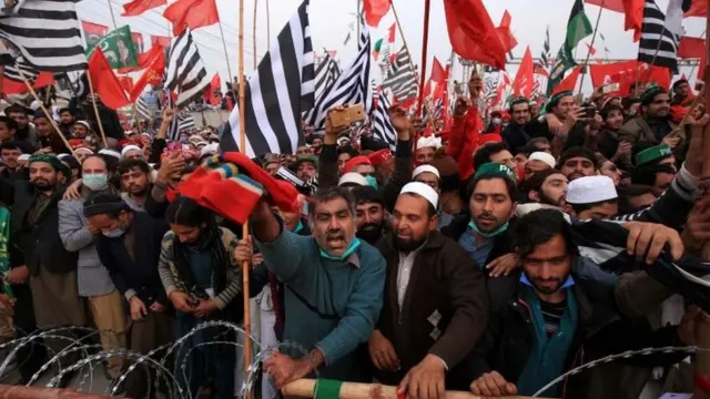 पेशावर में हुई सरकार विरोधी रैली