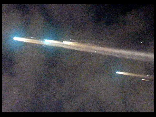 Mir se desintegra en la atmósfera el 23 de marzo de 2001.