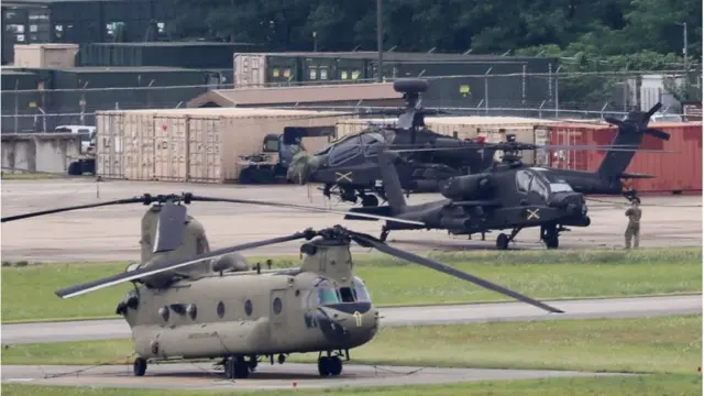 김여정 북한 조선노동당 부부장이 이달 중순으로 예정된 한미연합훈련 중단을 요구하는 담화문을 발표한 가운데 2일 오후 경기도 평택시 캠프 험프리스에 헬기가 계류돼 있다