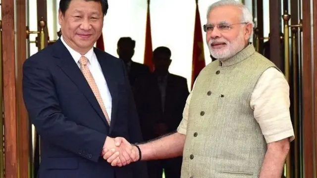 શી જિનપિંગ સાથે નરેન્દ્ર મોદી