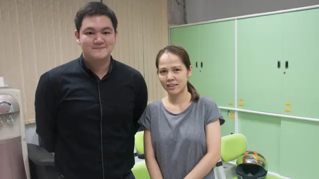 สุพัฒน์ โตตาบ นักจิตวิทยา (ซ้าย)