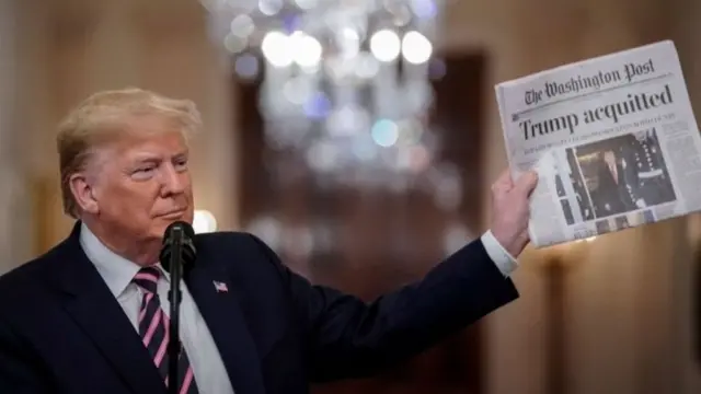 آقای بایدن به همراه روزنامه واشنگتن پست یک روز بعد از این که در سنا تبرئه شد