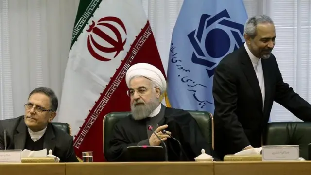 از راست محمد نهاوندیان، حسن روحانی و ولی الله سیف