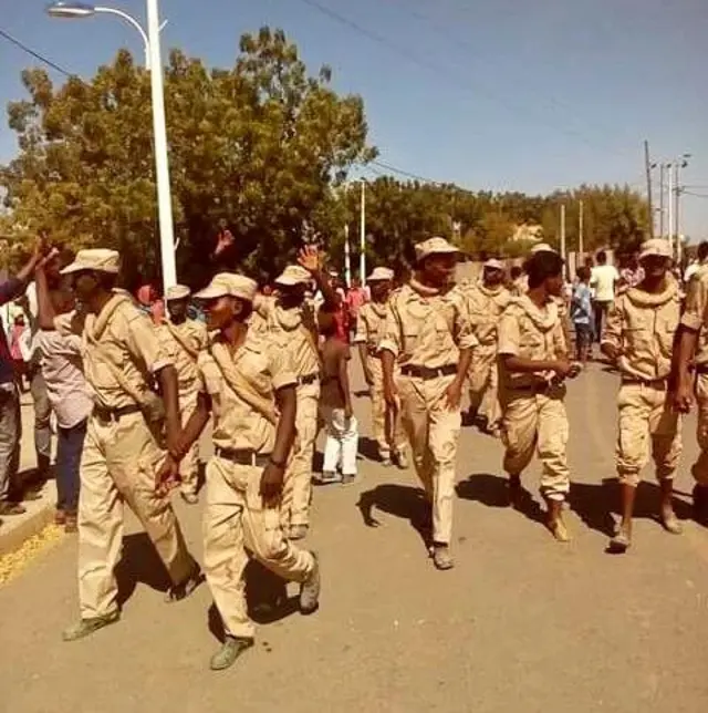 አባላት ሓይሊ ምክልኻል ሰራዊት ኤርትራ ኣብ ከተማ ሰቲት ሑመራ