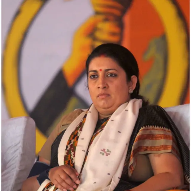 చేనేత, హిందూధర్మం, ఫ్యాషన్ షో, స్మృతి ఇరానీ