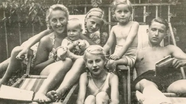 Свои ранние воспоминания не всегда можно считать точными - иногда они видоизменяются по итогам обсуждения того или иного события