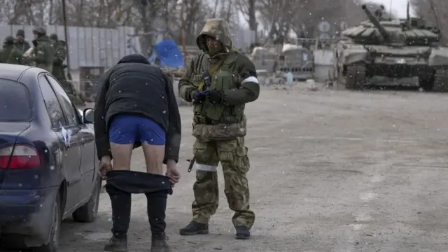 Un control de las fuerzas rusas en Mariúpol