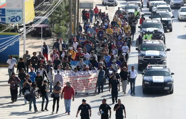 Migrantes marchamcódigos da betanoTijuana