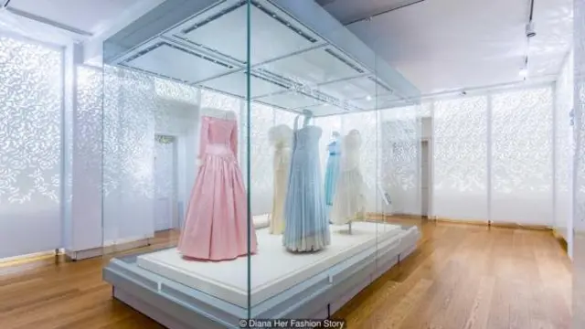 Evolusi pakaian Diana disoroti lewat pameran yang diadakan di Istana Kensington.