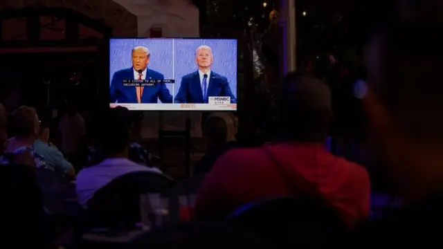 Plateia assiste último debate presidencial entre Trump e Biden