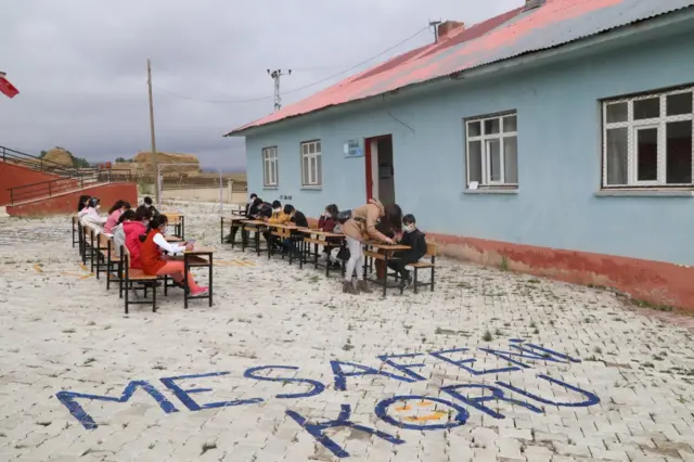 "Gezici EBA Destek Noktası" projesiyle eğitim alan öğrenciler.