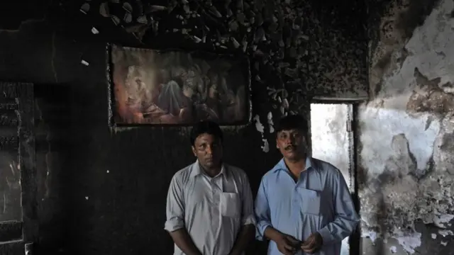 தீ வைக்ப்பட்ட வீ்ட்டில் இரு கிறிஸ்தவர்கள்