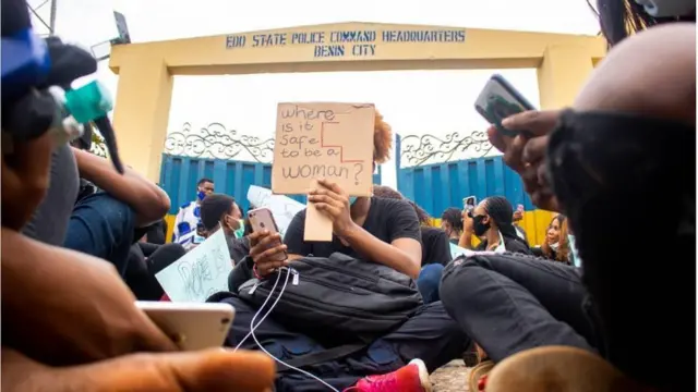 Women march go Edo state police command to protest against rape for di kontri