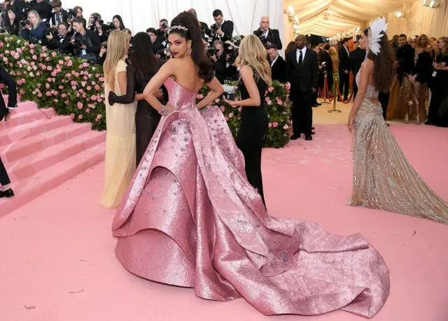 বলিউড তারকা দিপীকা পাড়ুকোন