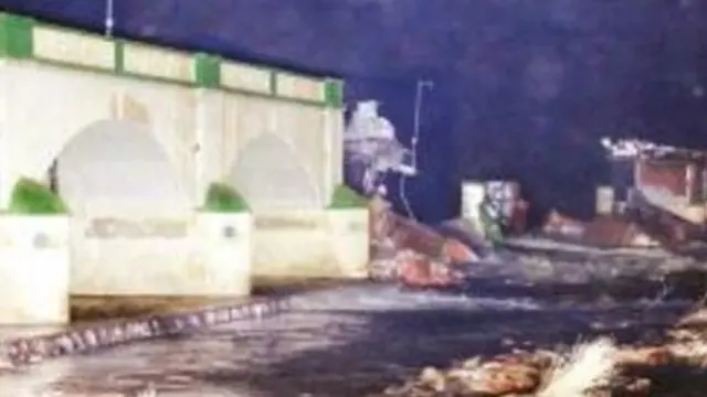 'முக்கொம்பு மதகுகள் உடைப்பு'