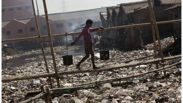 আবর্জনা, ঢাকা