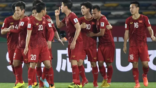Công Phượng nâng tỉ số lên 2-1