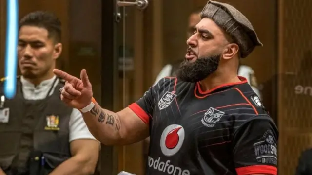 أحاد نبي لم يتمالك نفسه من الغضب