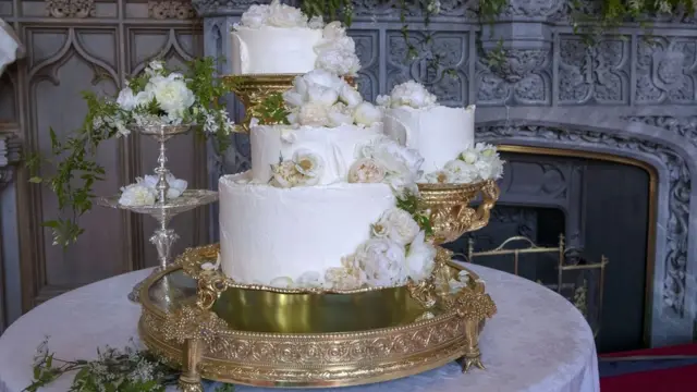 রাজসিক বিয়ের রাজসিক কেক।