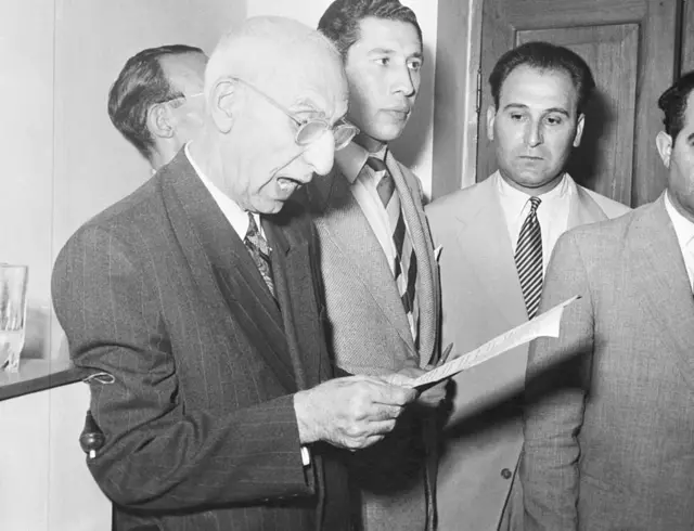 رئيس وزراء ايران الأسبق محمد مصدق