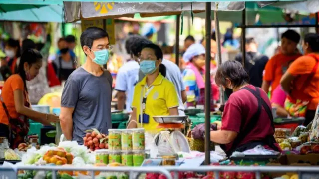 В Тайланде открылись рынки