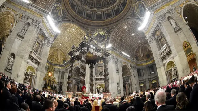Giáo hoàng Francis chủ trì lễ thánh vào Đêm Noel 24/12/2017 tại Đại Thánh đường St Peter ở Tòa thánh Vatican