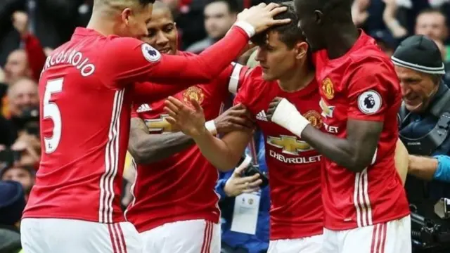 Manchester United Ole Gunnar Solskjaer huenda akakosa wachezaji takriban 9 wa timu ya kwanza.