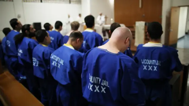 Presos en una cárcel del condado de Los Ángeles.