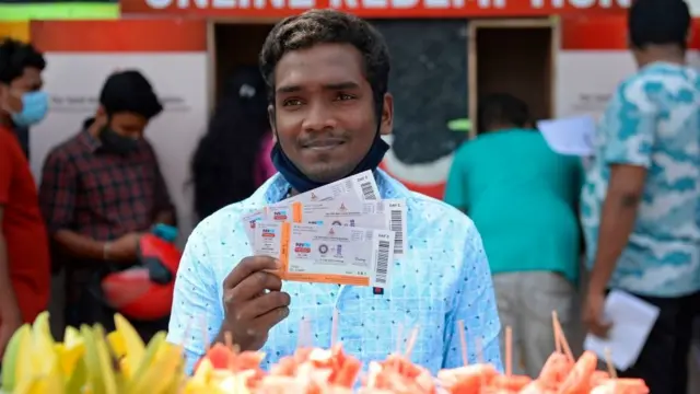 IND Vs ENG 2-வது டெஸ்ட்: அதிரடி காட்டும் ரோஹித், மறுபுறம் மளமளவென சரியும் விக்கெட்டுகள்