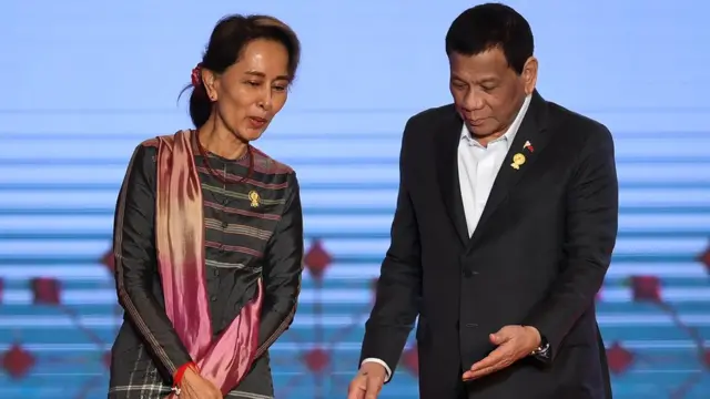 အတိုင်ပင်ခံပုဂ္ဂိုလ်ဒေါ်အောင်ဆန်းစုကြည်က နိုင်ငံကိုလက်တွေ့ဦးဆောင်နေ