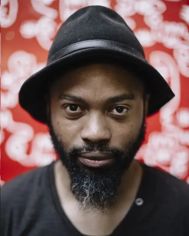 음푸멜레로 맥타는 너바나에서 동류의식을 발견했다