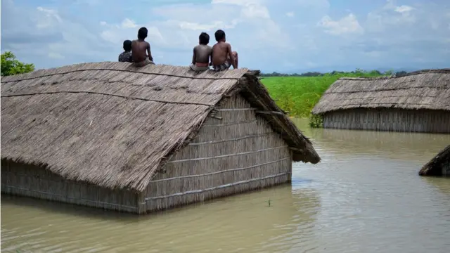 ब्रह्मपुत्र के कारण बाढ़