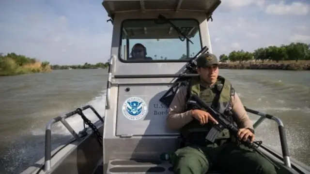 रियो ग्रैंड रिवर समेत सीमा की अमरीकी बॉर्डर पेट्रोल करती रही है निगरानी