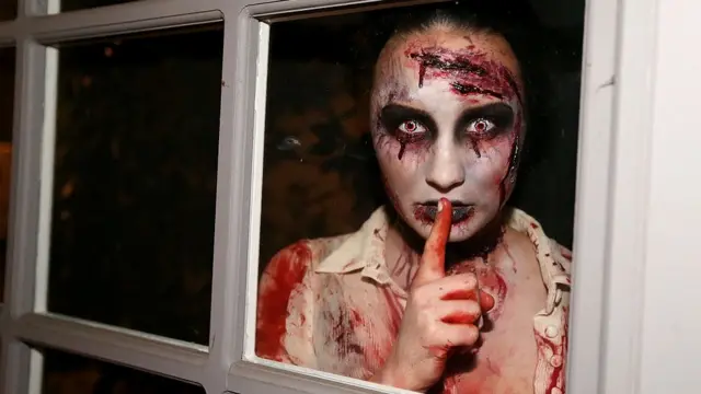 One of di mordern day tradition na to do beta scary costume for di night