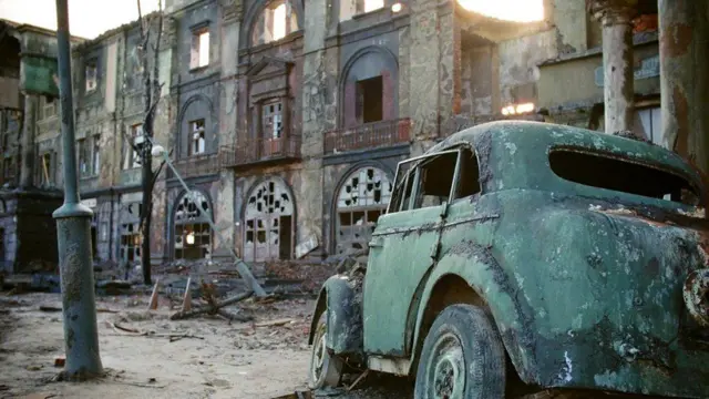 Айрым цивилизациялар эч кандай ызы-чуусу жок эле тарыхтын бүктөмүнө сөөнүп кеткен.