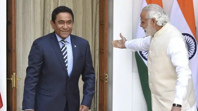 વડાપ્રધાન મોદી અને માલદીવના પ્રતિનિધિ