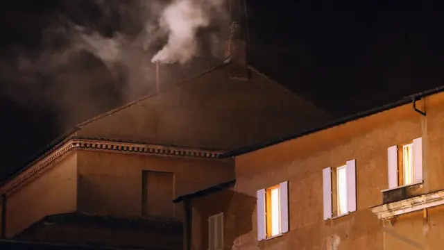 Fumaça branca no Vaticano